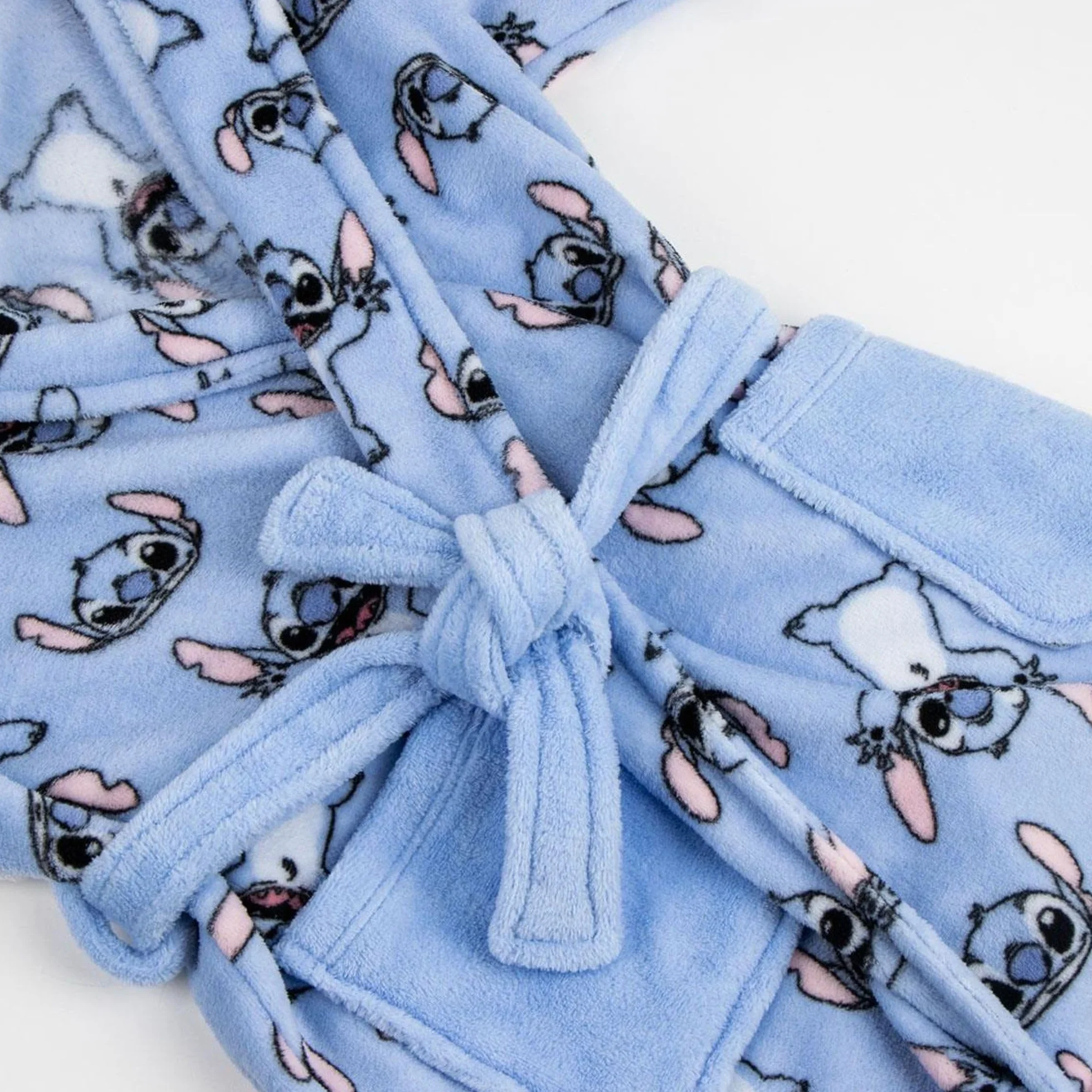 Batín Stitch suave niños y niñas con capucha y cinturón – Bata casa Stitch calentita y cómoda con tejido tipo polar y diseño oficial