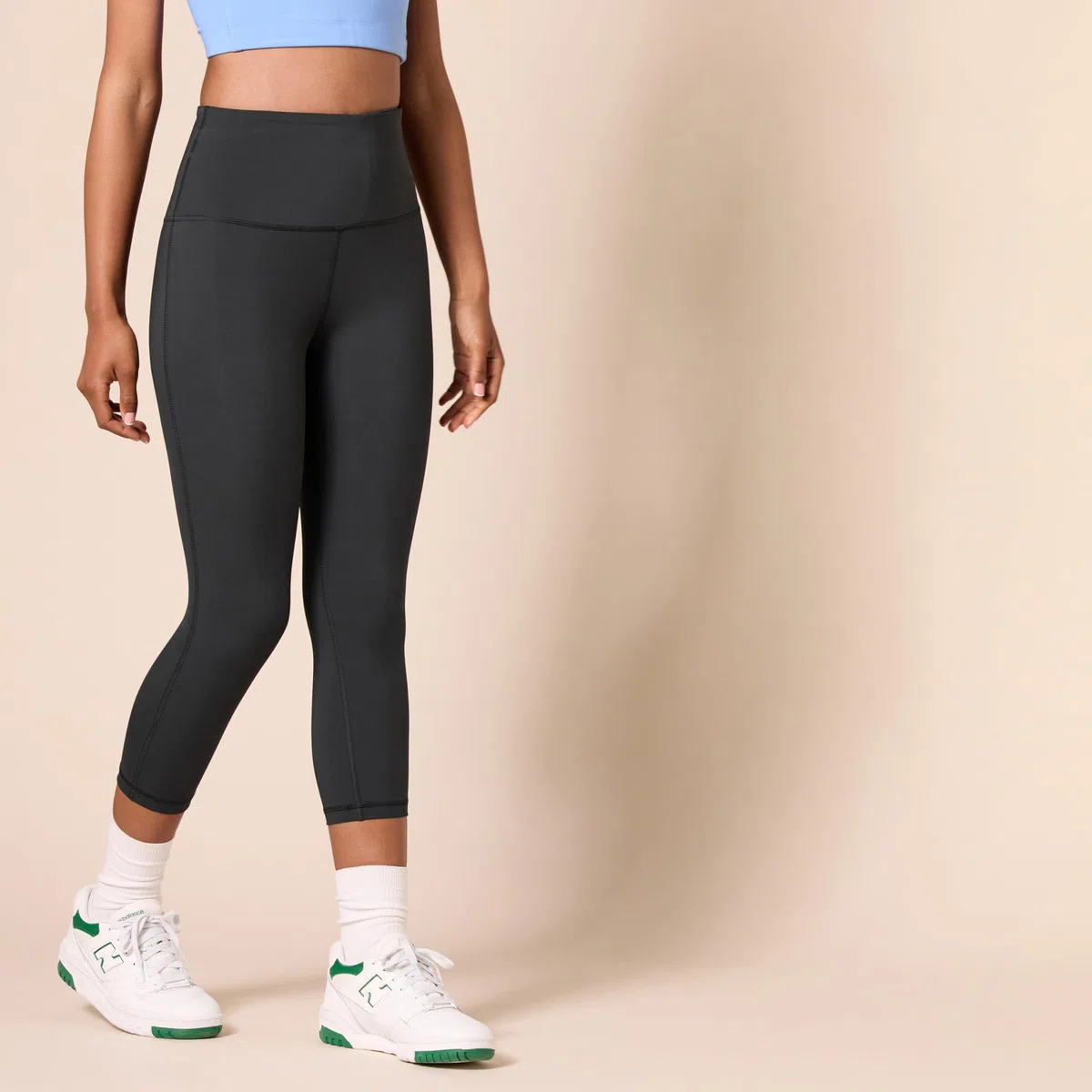 Amazon Essentials Mallas capri de talle alto Active Sculpt para entrenamiento y atletismo (disponibles en tallas grandes) Mujer