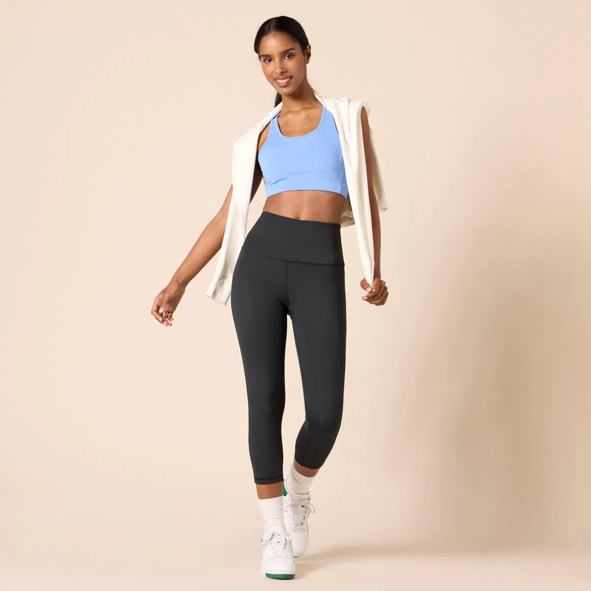 Amazon Essentials Mallas capri de talle alto Active Sculpt para entrenamiento y atletismo (disponibles en tallas grandes) Mujer
