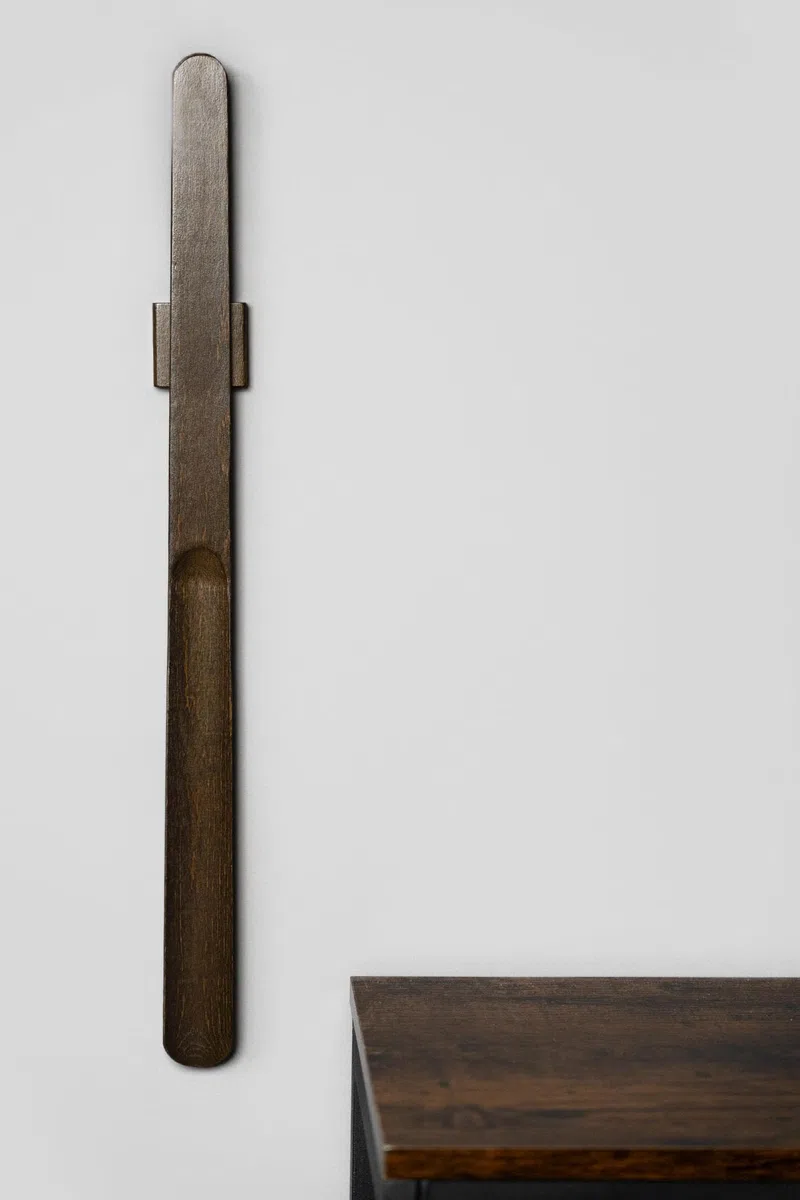 Calzador magnético 55 cm con mango de madera para zapatos